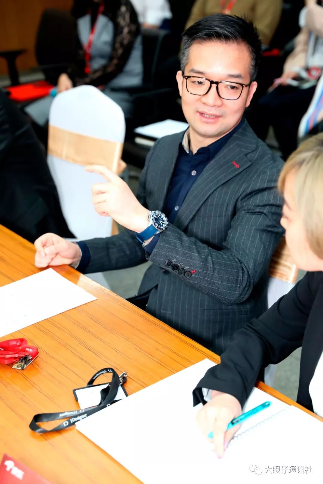 很高兴看到他们走到一起!京东钟表宣布与新宇集团签订战略协议