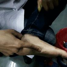 「夜听」用两个手指夹住耳朵揉15下,奇迹发生了!中医亲自演示~