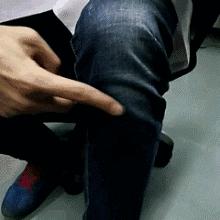 「夜听」用两个手指夹住耳朵揉15下,奇迹发生了!中医亲自演示~