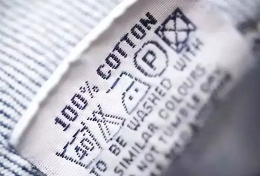 买了新衣服怎么处理才不容易掉色,新衣服第一次怎么洗能护色不掉色