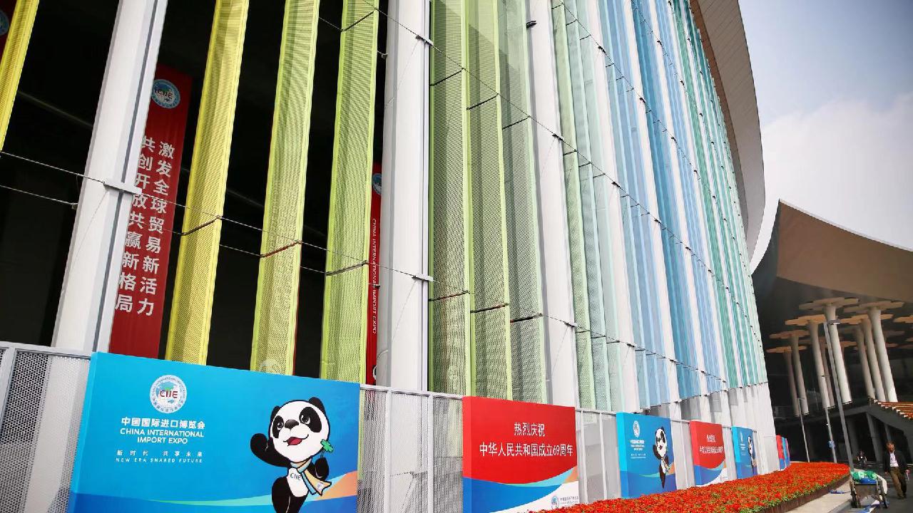 60万株大花百日草、800块七彩格栅板、近万盏LED灯……“四叶草”盛装喜迎八方宾客