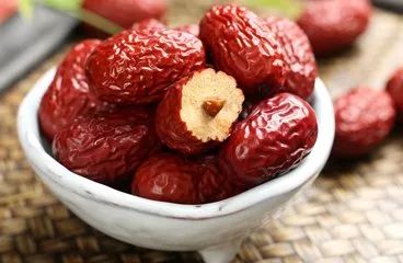 冬季皮肤护肤慎入的误区,沉浸式护肤冬季皮肤干燥