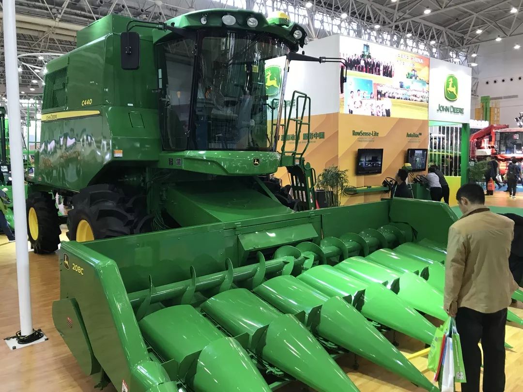 逛国际展岂能少了约翰迪尔（中国）？——“跃动之鹿”惊艳全场