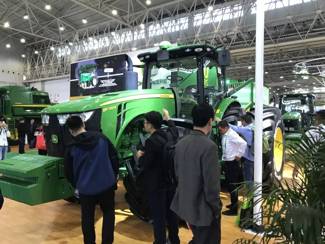 逛国际展岂能少了约翰迪尔（中国）？——“跃动之鹿”惊艳全场