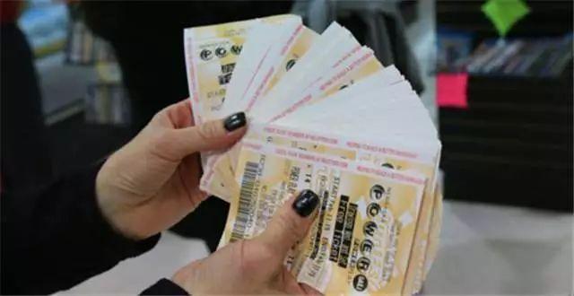 *b大**oss锦鲤！一张彩票开出111亿元巨奖，带火了美国代购“彩票”！但海淘彩票，靠谱吗？