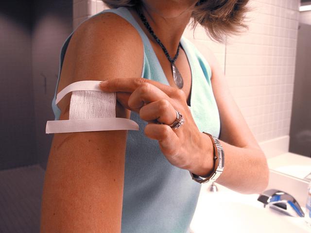 紫药水处理伤口有多痛,酒精和碘伏哪个处理伤口比较好