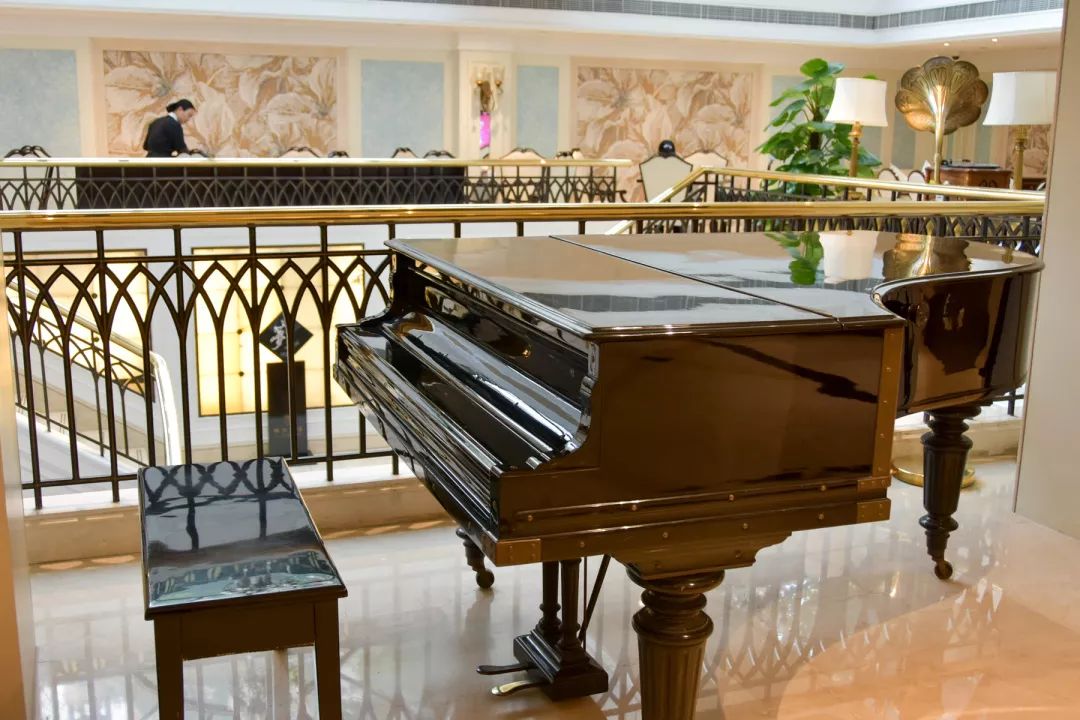 ¥138/位——80年历史！淮海路传奇花园酒店半自助午餐！海鲜刺身蟹菜畅吃，羊排乳鸽任选诚意满分！