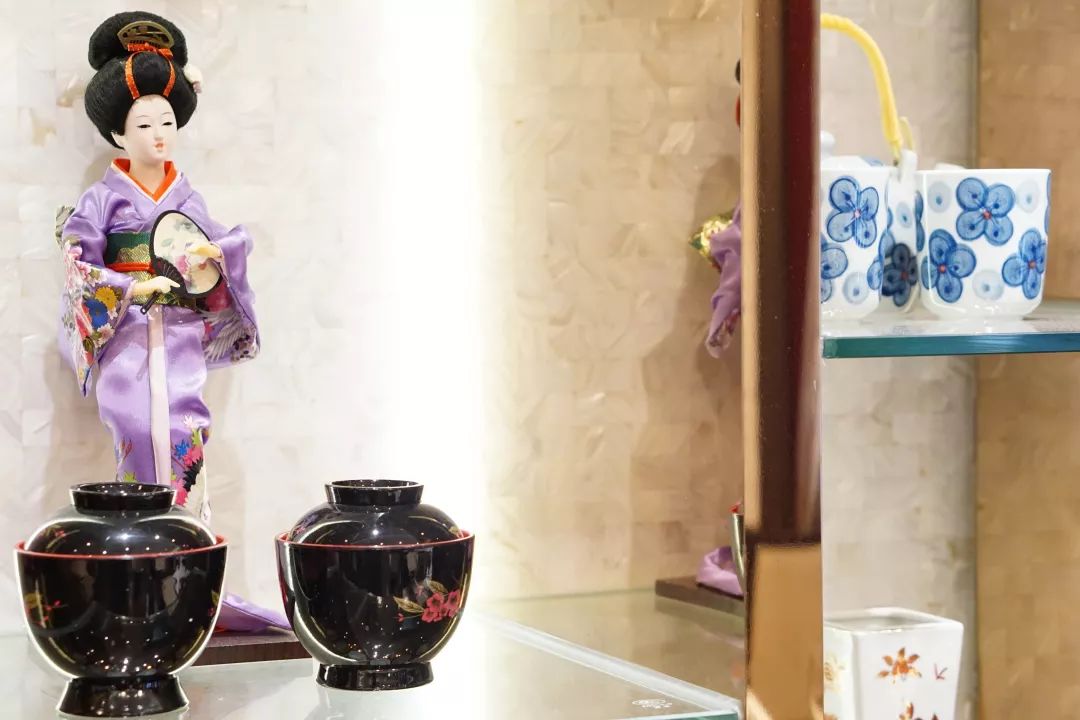 ¥138/位——80年历史！淮海路传奇花园酒店半自助午餐！海鲜刺身蟹菜畅吃，羊排乳鸽任选诚意满分！