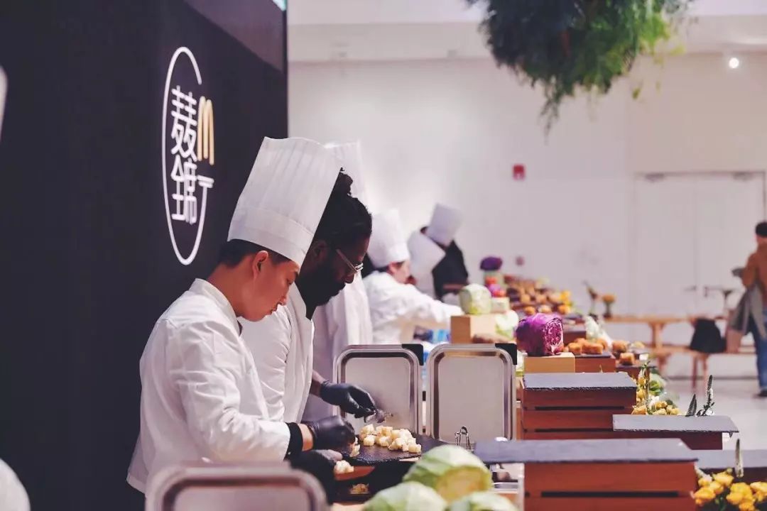 麦当劳绿了,麦当劳变绿了怎么回事