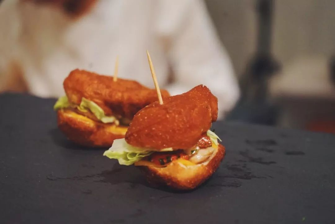 麦当劳绿了,麦当劳变绿了怎么回事