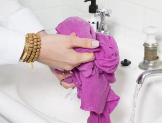 针织衣领松垮怎么缩小领口,高领毛衣领口松了最快的恢复方法