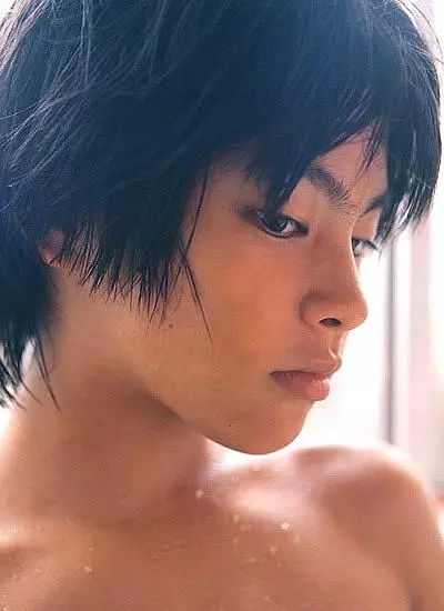 为了玩游戏充值了父母很气愤,为了玩游戏充钱的孩子