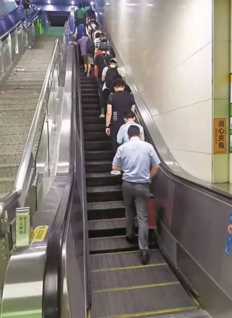 小朋友乘坐电梯注意事项,电梯临时使用注意事项