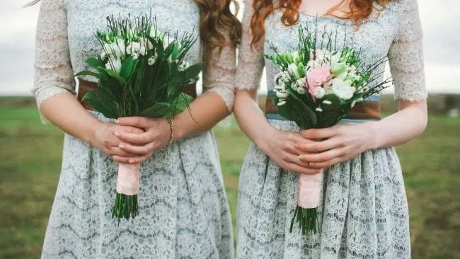 为了抢捧花伴郎能拼到什么程度,为了抢c位头破血流