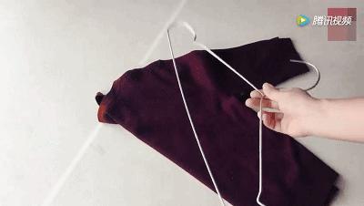 毛衣领口松垮怎么搭配,毛衣穿久了松垮怎么复原