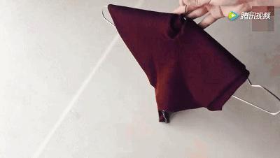 毛衣领口松垮怎么搭配,毛衣穿久了松垮怎么复原