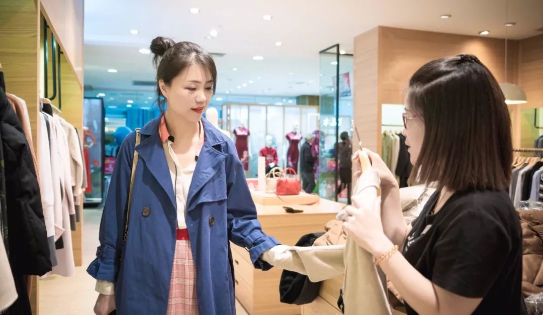 精致女人逛街需要几步,精致的女人和省钱的女人