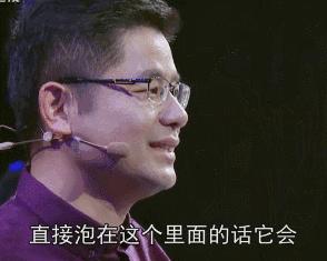 给跪了!在办公室用公司饮水机煮火锅,奇葩网红还用各种工具烹饪食物……这种脑洞大开要不得!