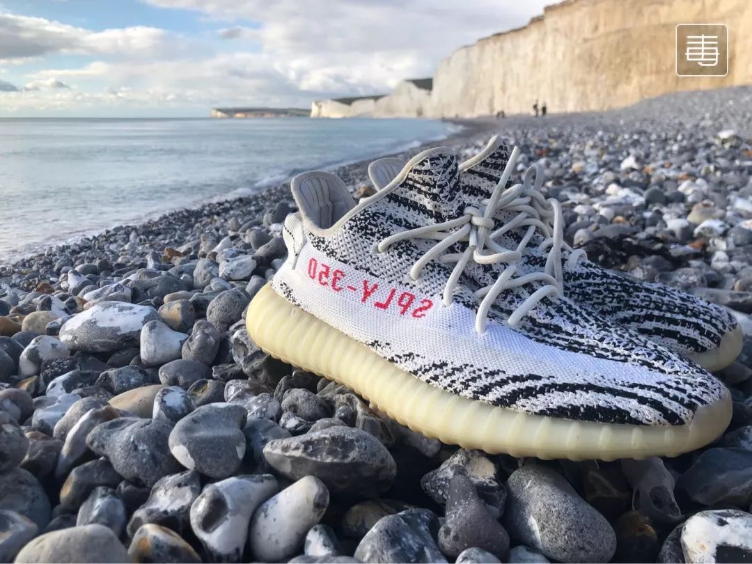 晒鞋拍照的姿势,拍鞋怎么拍出高级感上脚