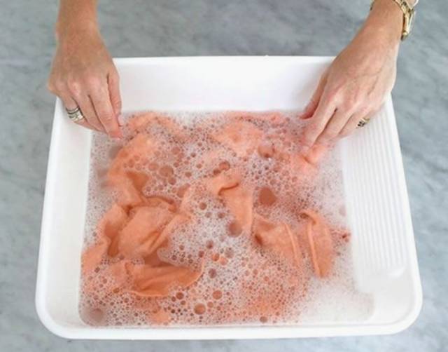 毛衣起球缩水正常现象,毛衣缩水起球怎么补救