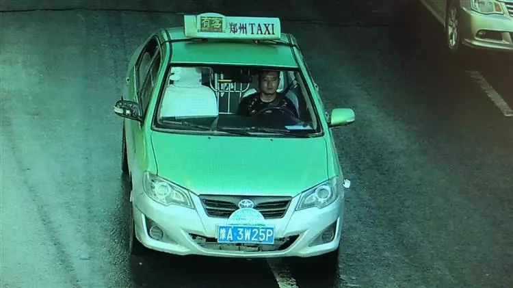 给力~又有39辆改色“黑出租”被交警电子眼“锁定”！