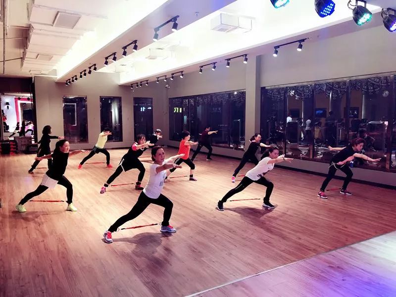 青海体育创新现状,西宁改革开放40年来的变化图片