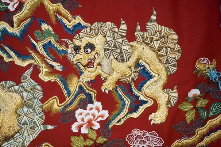 门口石狮子讲究,石狮子公母区别