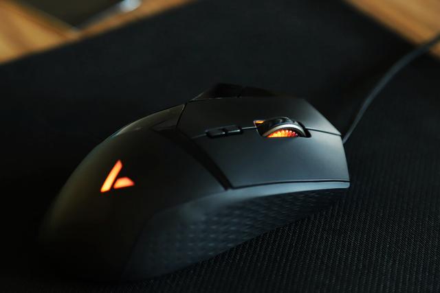 雷柏VT900电竞鼠标,雷柏vt900和罗技g502哪个好