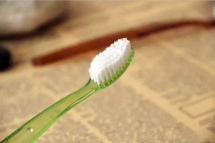 洗漱台不够大乱糟糟的,洗漱台乱七八糟