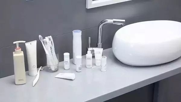 洗漱台不够大乱糟糟的,洗漱台乱七八糟