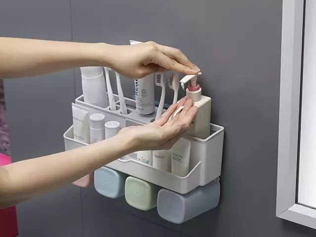 洗漱台不够大乱糟糟的,洗漱台乱七八糟