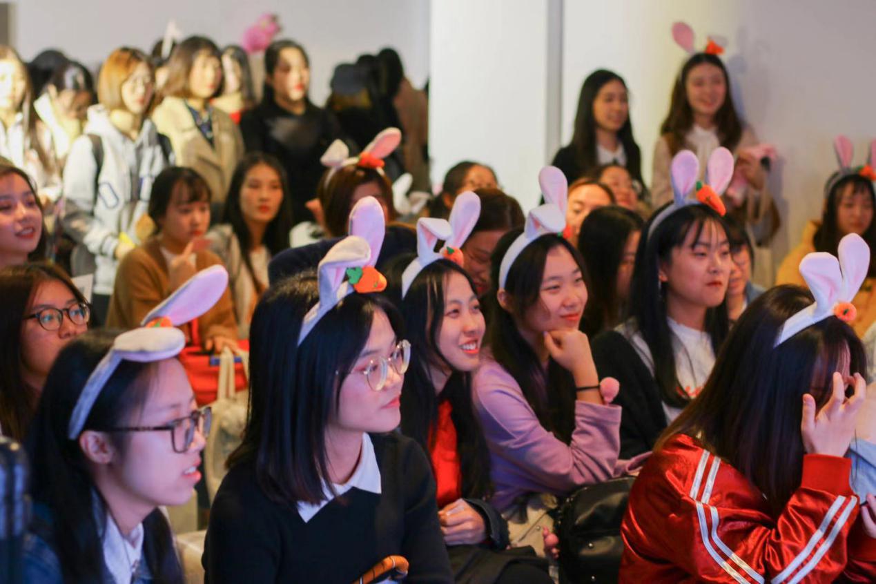 爱奇艺泡泡“田柾国的养兔乐园”共赴专属甜蜜梦境