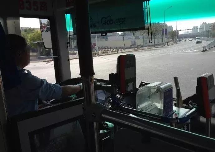 天津公交上下刷卡,天津公交车刷卡机