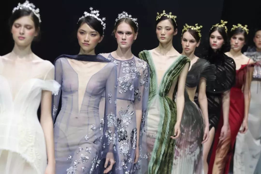 戳进来|除了黄鹤楼和鸭脖子,这座城市竟然还有时装周这个大IP?