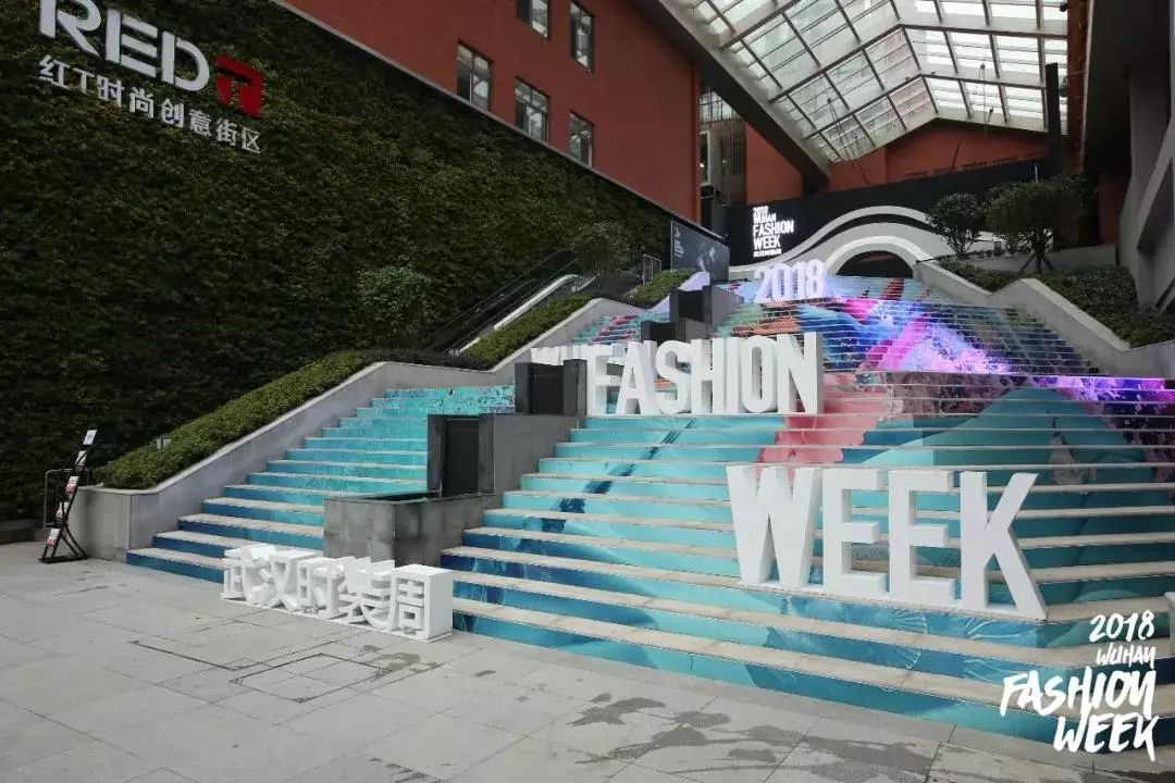 戳进来|除了黄鹤楼和鸭脖子,这座城市竟然还有时装周这个大IP?