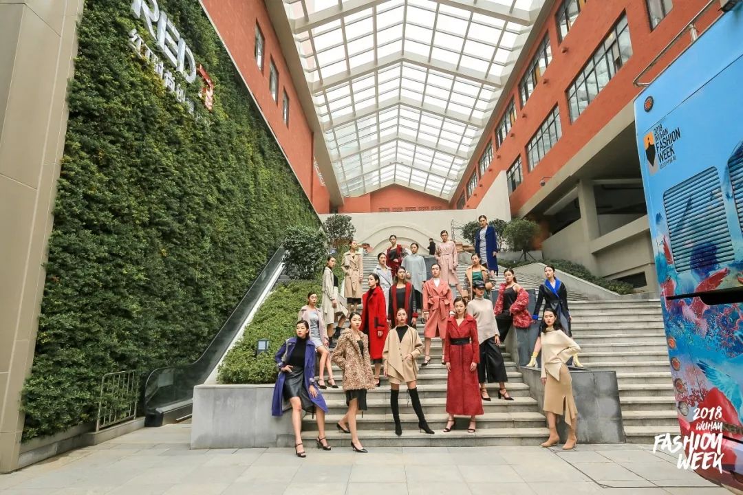 戳进来|除了黄鹤楼和鸭脖子,这座城市竟然还有时装周这个大IP?