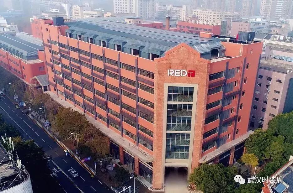 戳进来|除了黄鹤楼和鸭脖子,这座城市竟然还有时装周这个大IP?