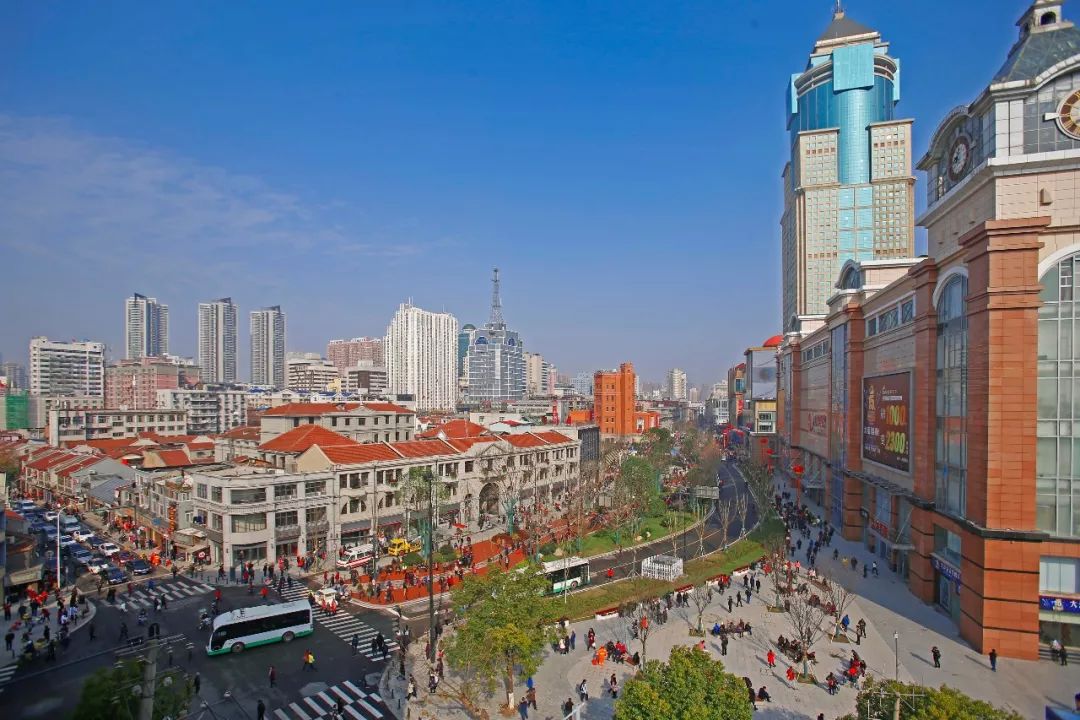 戳进来|除了黄鹤楼和鸭脖子,这座城市竟然还有时装周这个大IP?