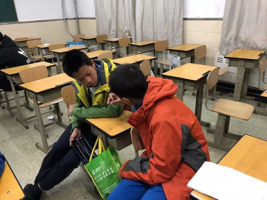 「缤纷社团·xing野天文社」刻苦磨砺，迎难而上，征战区级天文竞赛！