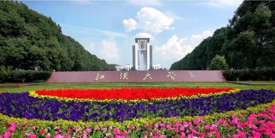 大学的高尔夫球场,大学中的高尔夫