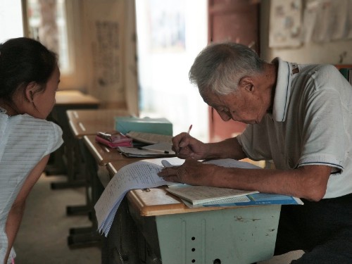 教师补课18年,安徽91岁教师补课