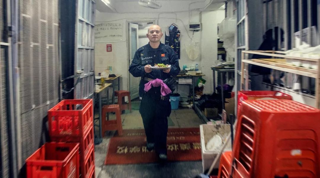 城市走散歌词,城市走哪条车道