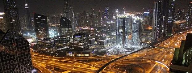 挣扎中的都市中产：我在这里活着，也在这儿死去