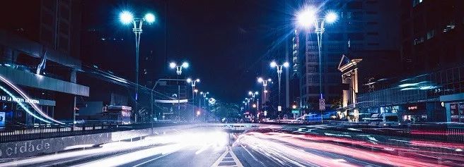 挣扎中的都市中产：我在这里活着，也在这儿死去