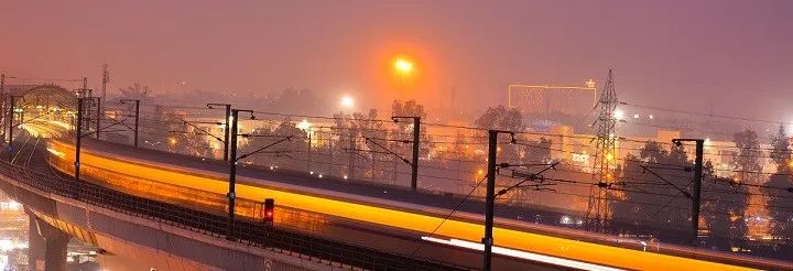 挣扎中的都市中产：我在这里活着，也在这儿死去