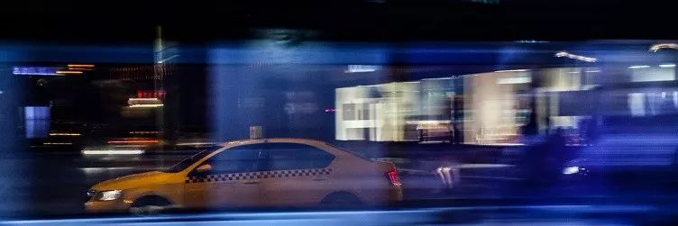 挣扎中的都市中产：我在这里活着，也在这儿死去