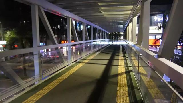 徕卡大光圈镜头,松下lx10对比徕卡相机