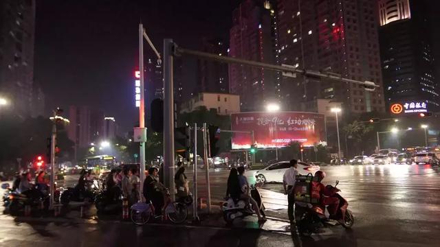 徕卡大光圈镜头,松下lx10对比徕卡相机