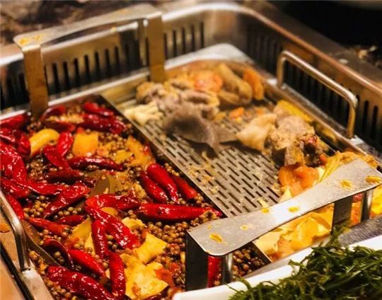 吃遍大连丨春节临近，满大街都是欢乐的红色~看看麻辣火锅，谁最“红”！