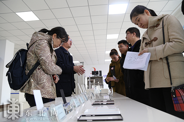 “点赞哈尔滨”采访团走进奥瑞德光电探秘亚洲最大蓝宝石晶体材料研发与制造中心